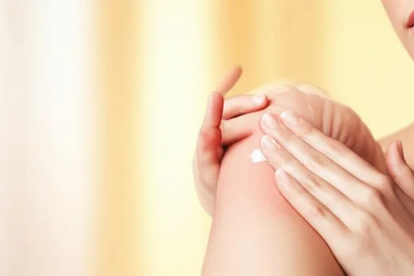 හමේ කසන එකට, රතු පැහැයට දෙන Hydrocortisone ක්රීම් එක ගැන හැමදේම දැනගමු! (Hydrocortisone Cream)