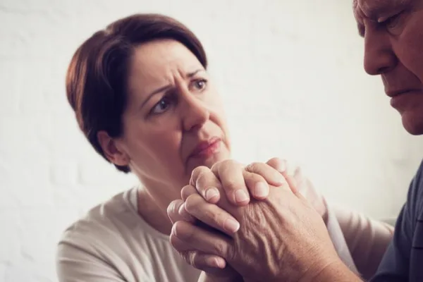 په الزایمر کې د غږ او خبرو ستونزې؟
