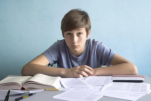 ڇا توهان جي ٻار کي ADHD آهي؟ اچو ته ننڍي عمر ۾ ان بابت آگاهي حاصل ڪريون (نوجوانن ۾ ADHD)