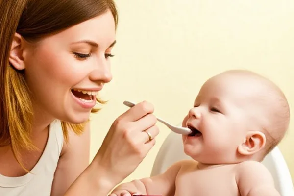 Kumaha ngamimitian masihan yogurt ka budak anjeun? Hayu urang diajar ngeunaan ieu!