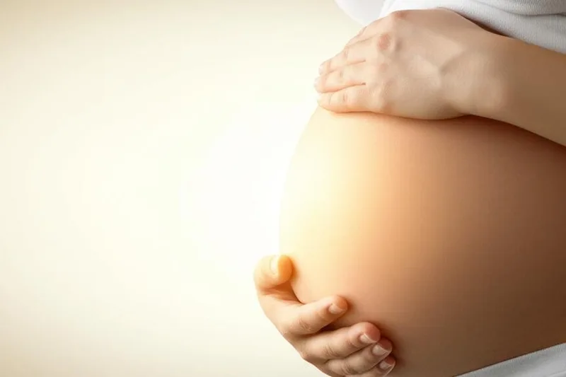 Wéini fillt e Puppelchen am Gebärmutter Péng? (Fetal Péng) - Loosst eis doriwwer schwätzen