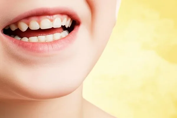 Naha anak anjeun gaduh bintik bodas/coklat dina huntuna? Hayu urang ngobrol ngeunaan Fluorosis!