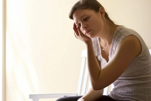 ඔබටත් නිතරම මහන්සිද? ඇඟට පණ නැද්ද? Chronic Fatigue Syndrome (ME/CFS) අවදානම වැඩි කරන හේතු ගැන දැනගමු.