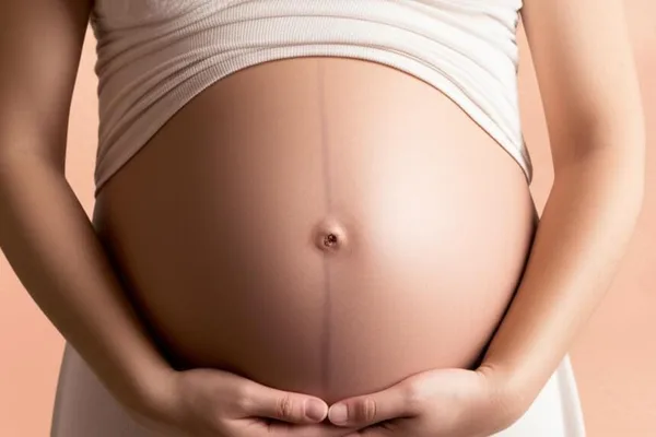 ඔයාගේ බඩේ අමුතු ඉරක් ඇවිත්ද? අපි කතා කරමු ලීනියා නයිග්රා (Linea Nigra) ගැන!