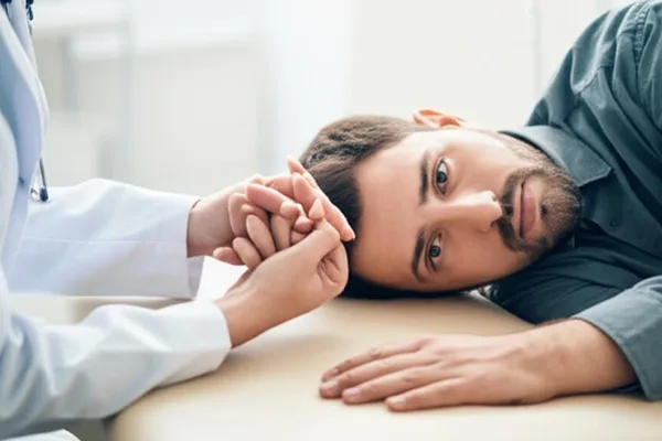 කොන්දෙන් වතුර ගන්නවා කිව්වම බය හිතුණාද? (Lumbar Puncture / Spinal Tap) අපි මේ ගැන හරියටම දැනගමු!