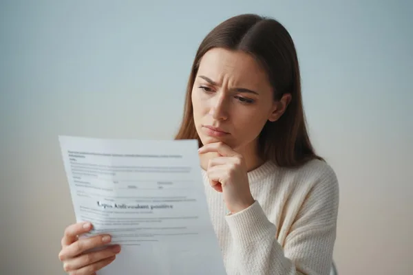 Ass Lupus-Antikoagulant datselwecht wéi Lupus? Loosst eis et sécher erausfannen!