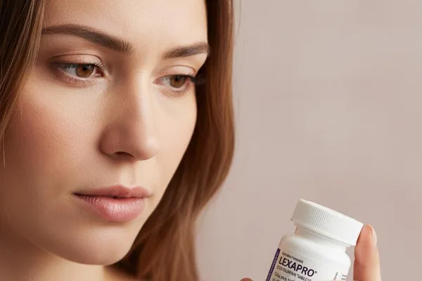 Dọkịta gị ò nyere gị Escitalopram (Lexapro)? Ka anyị kwuo maka ọgwụ a.