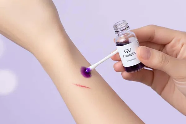 Loosst eis méi iwwer déi violett Medizin (Genzian Veilchen) léieren, déi fir Är Wonnen benotzt gëtt?