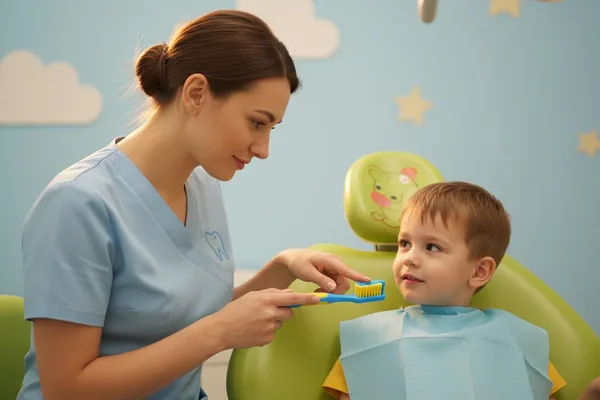 Naha anjeun hariwang kana huntu budak anjeun? Hayu urang diajar sadayana ngeunaan dokter gigi anak!