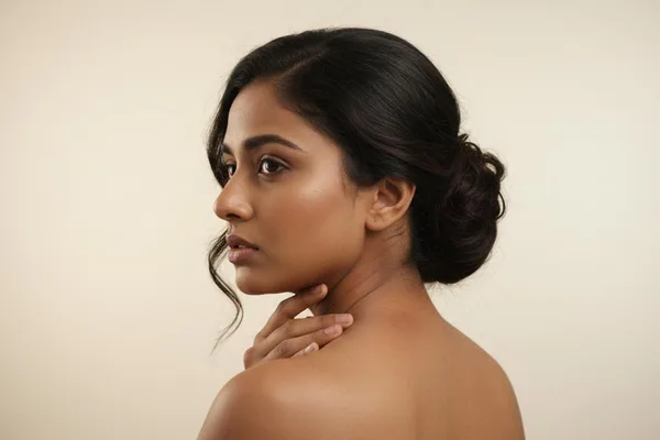 Naha beuheung sareng kelek anjeun janten poék? Bisa jadi éta panyakit Acanthosis Nigricans!