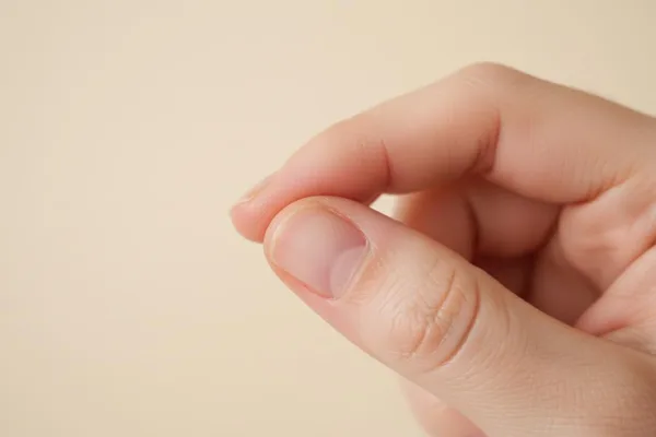 آیا ناحیه ناخن شما متورم و دردناک است؟ بیایید در مورد پارونیشیا صحبت کنیم!