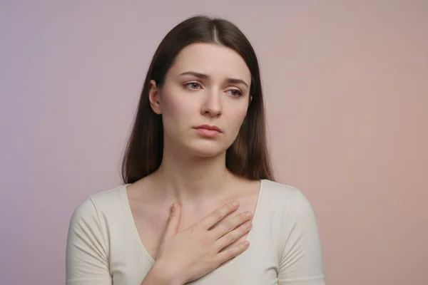 Shin raunin tsoka yana haifar da raunuka a fata? Bari mu yi magana game da cutar Dermatomyositis