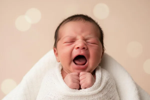 ඔයාගේ පුංචI පැටියා ඔයාට මොනවද කියන්නේ? (Newborn Communication) අපි අහලා බලමු!