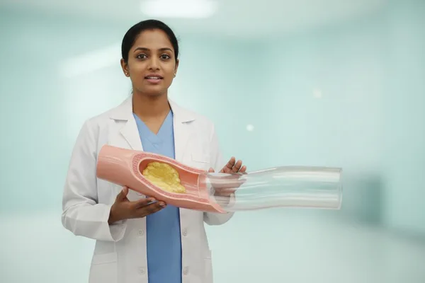 රුධිර නාල ඇතුළේ තියෙන 'මේද තට්ටු' අයින් කරන සැත්කම (Endarterectomy) ගැන සරලවම දැනගමු