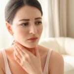 ඔයාගෙත් උගුර රිදෙනවද? උගුරේ අමාරුවට (Sore Throat) ගෙදරදීම කරන්න පුළුවන් දේවල්