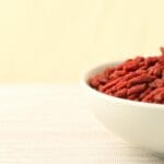 ගොජි බෙරි (Goji Berries) වල සෞඛ්‍ය ගුණ, පෝෂණය සහ අතුරු ආබාධ (Side Effects) ගැන සම්පූර්ණ විස්තරය