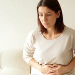 ඔයත් දිගුකාලීන මලබද්ධයෙන් (Chronic Constipation) පීඩා විඳිනවද? අපි මේ වැරදි මත සහ ඇත්ත කතා කරමු!