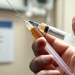 මෝෆීන් එන්නත (Morphine Injection) කියන්නේ මොකක්ද? ප්‍රයෝජන, අතුරු ආබාධ සහ ආරක්ෂිතව භාවිතා කරන හැටි (Morphine Meaning in Sinhala)