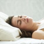 مانور ایپلی چیست؟ راهنمای کامل درمان سرگیجه وضعیتی (BPPV) و روش انجام آن