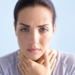 උගුර හිරවීම සහ උගුරේ යමක් ඇති සේ දැනීම (Tightness in Throat / Globus Sensation): හේතු සහ ප්‍රතිකාර