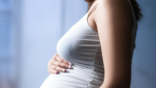 ගර්භණී කාලයේ මත්පැන් පානය බබාට බලපාන හැටි: Fetal Alcohol Syndrome (FAS) ගැන දැනගනිමු