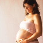 40 की उम्र के बाद माँ बनना: क्या यह सुरक्षित है और आपको क्या जानना चाहिए?
