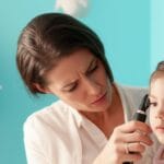 බබාගේ කනේ ආසාදන ගෙදරදිම බලන්න පුළුවන්ද? (Otoscope) අපි මේ ගැන කතා කරමු!