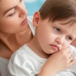 מדריך מקיף: תסמינים של דלקות אוזניים אצל ילדים ומבוגרים ודרכי הטיפול בישראל