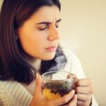 උගුරේ කැක්කුමෙන් පීඩා විඳිනවද? (Sore Throat) මේ සරල සත්කාර ගැන දැනගනිමු!