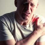 Синдром Парсонажа-Тёрнера: причины, симптомы и лечение внезапной боли в плече