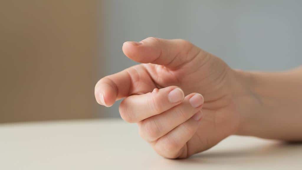 Are your hands also knotted? Is it hard to bend your fingers? Let's talk about Dupuytren's contracture.