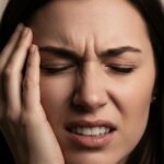 أسوأ صداع في حياتك؟ كل ما تحتاج معرفته عن متلازمة تضيق الأوعية الدماغية العكوسة (RCVS)