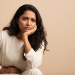 ඔයාටත් මේ දවස්වල ටොයිලට් යන්න අමාරුද? (Constipation) ගැන අපි කතා කරමු!